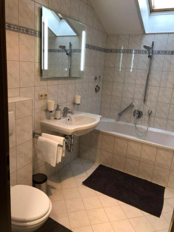 Ferienwohnung Zum Fiaker การ์มิช-พาร์เทนเคียร์เชน ภายนอก รูปภาพ